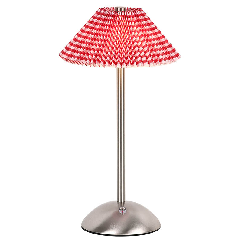 Klasyczna lampa stołowa z metalową podstawą