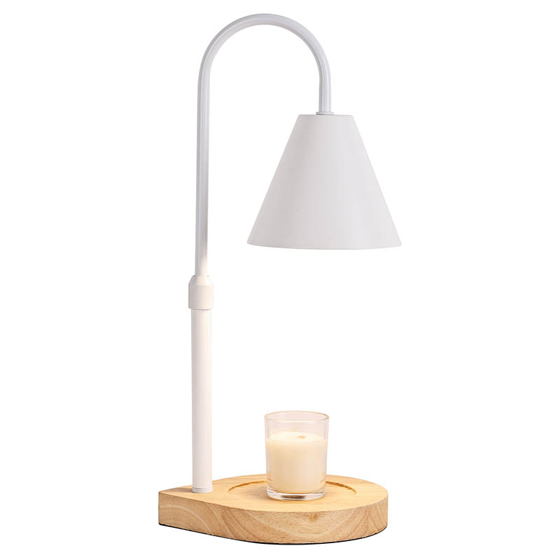 Klasyczna lampa stołowa z drewnianą podstawą